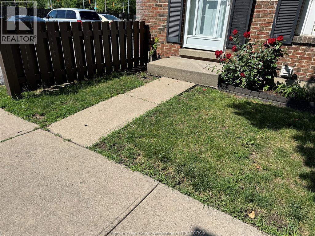 3093 Meadowbrook Lane Unit# 14, Windsor, Ontario  N8T 3C5 - Photo 2 - 26015061