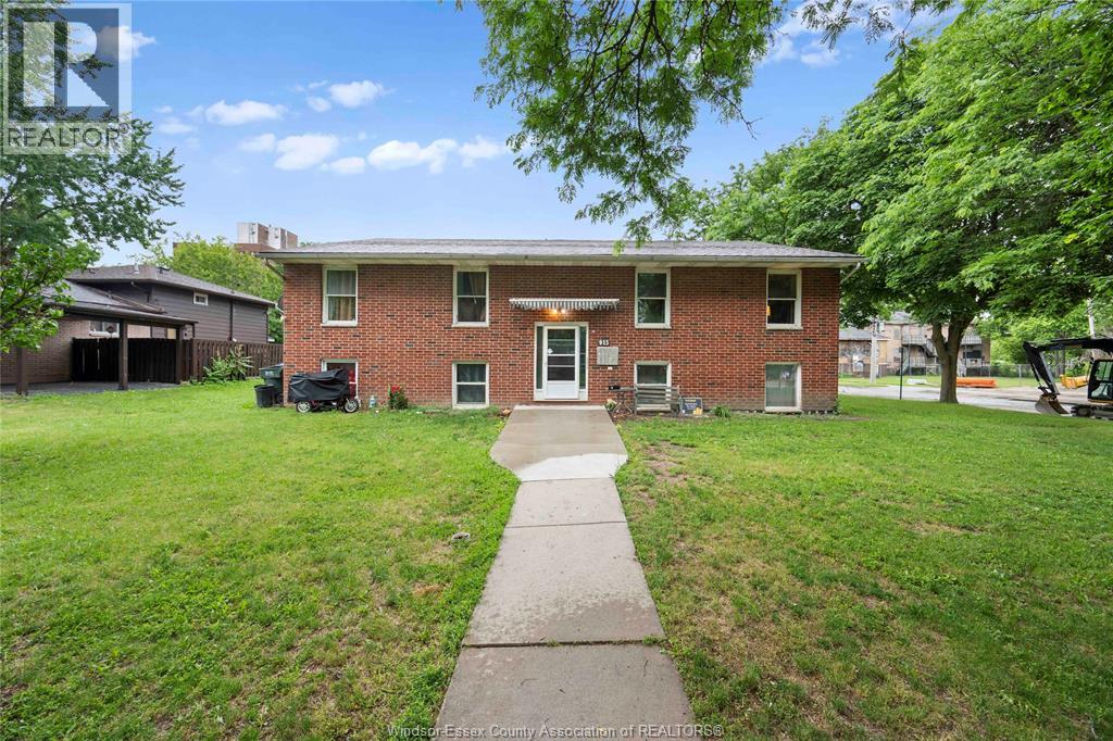 915 Lena, Windsor, Ontario  N9C 3K1 - Photo 1 - 26015092