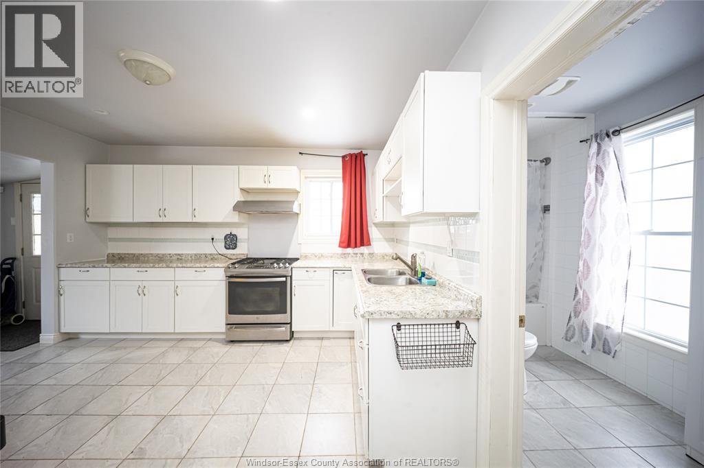 894 University Avenue, Windsor, Ontario  N9A 2Z9 - Photo 17 - 26015035
