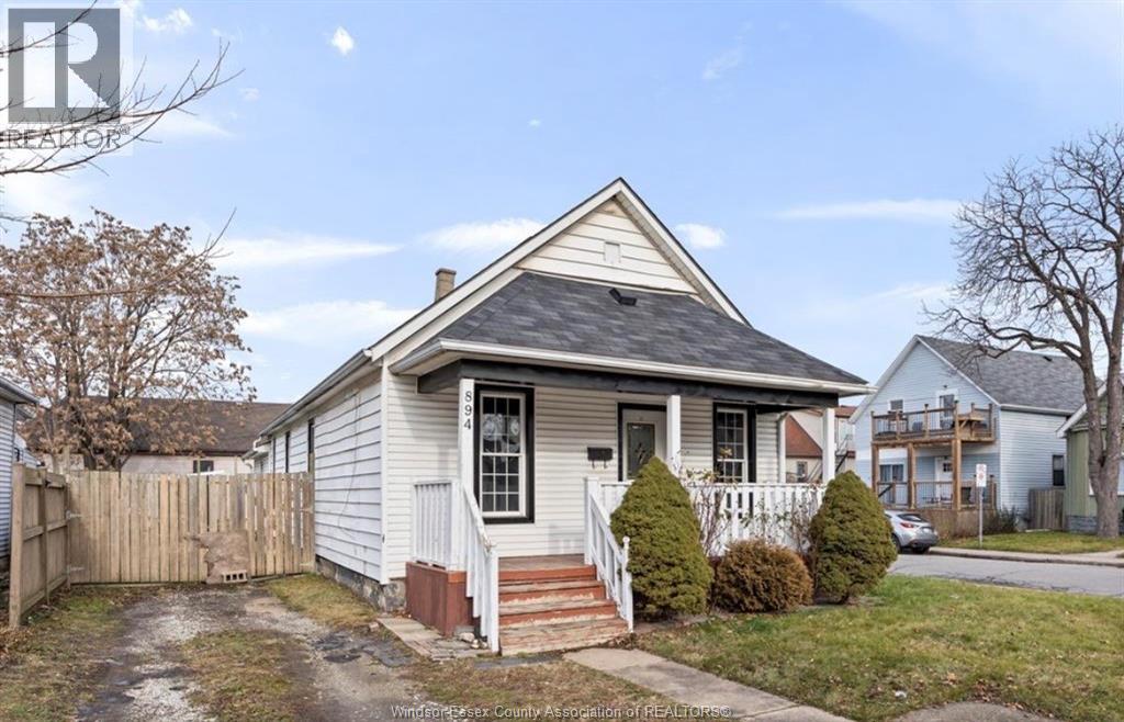 894 University Avenue, Windsor, Ontario  N9A 2Z9 - Photo 2 - 26015035
