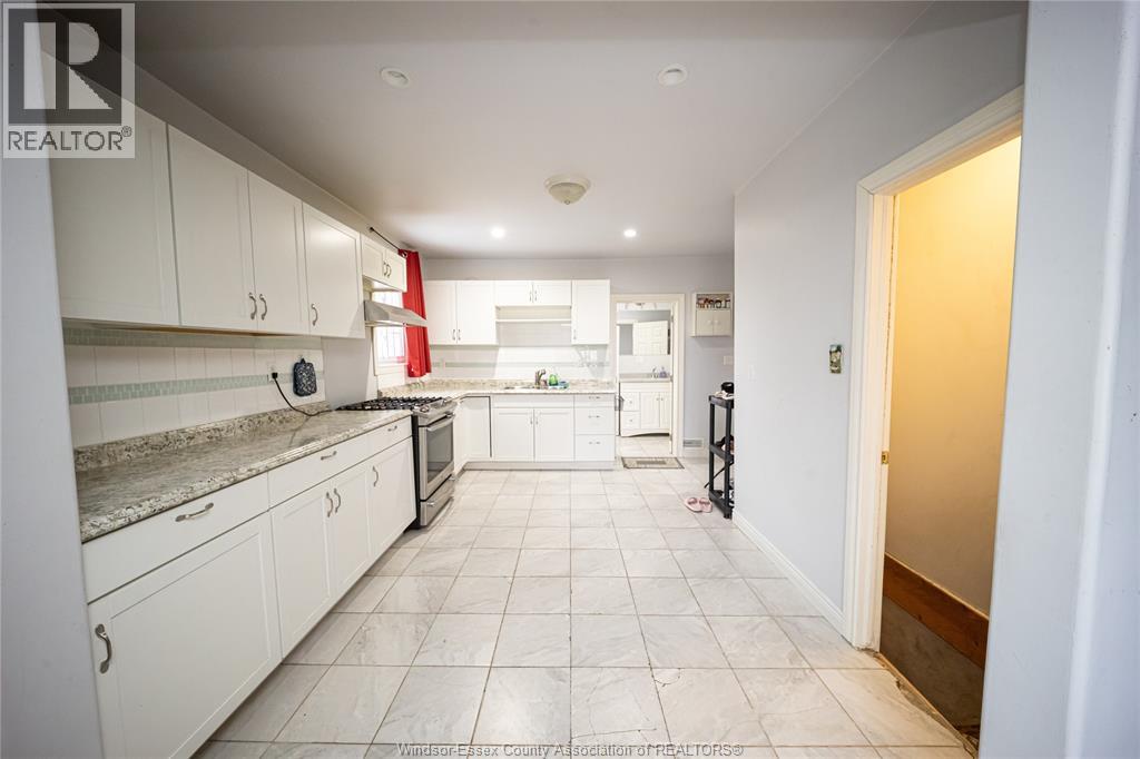 894 University Avenue, Windsor, Ontario  N9A 2Z9 - Photo 24 - 26015035
