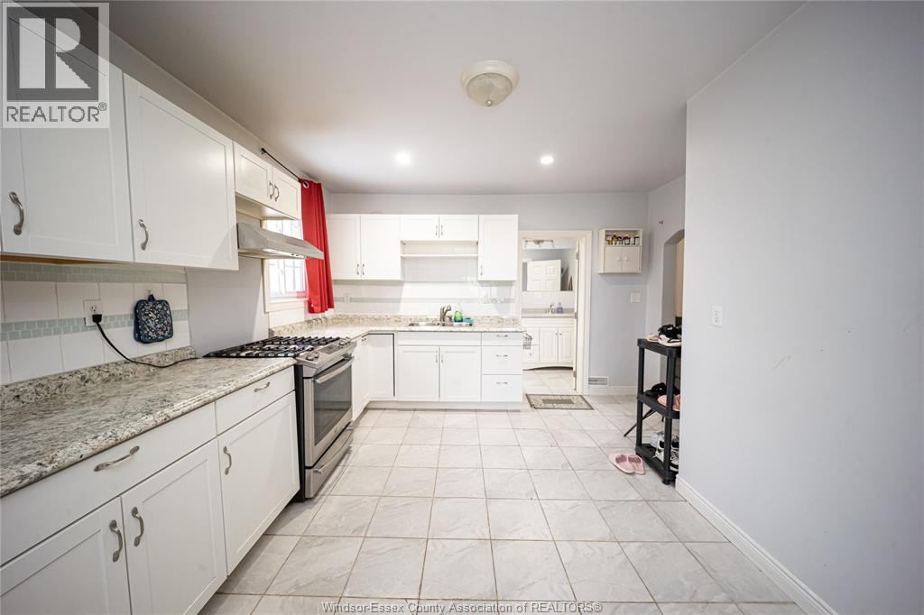 894 University Avenue, Windsor, Ontario  N9A 2Z9 - Photo 25 - 26015035