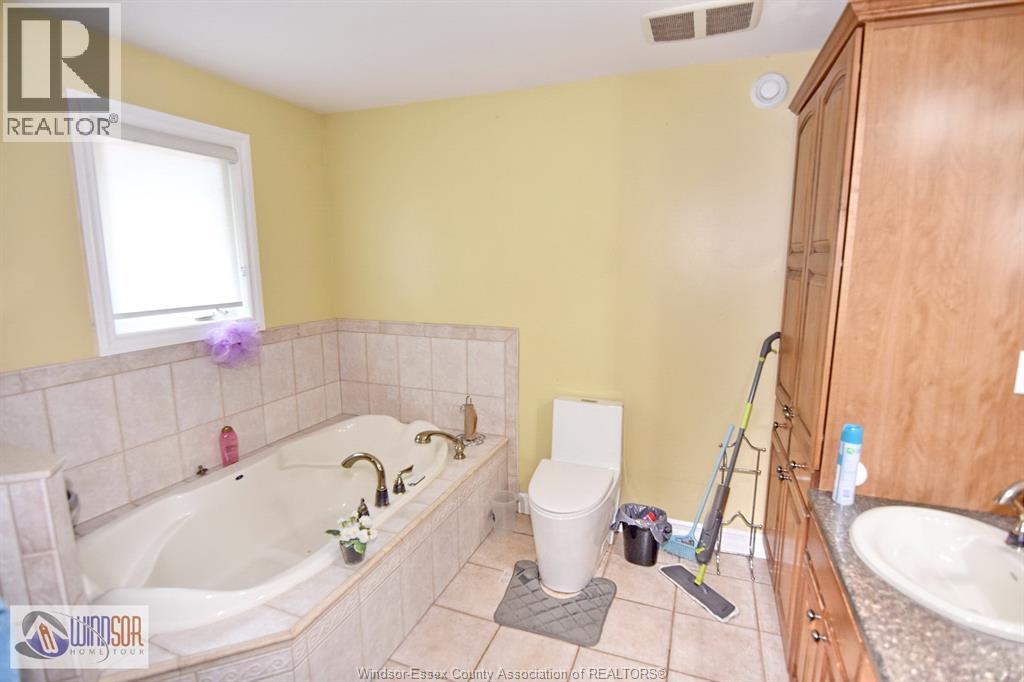 4305 Casgrain Unit# Upper, Windsor, Ontario  N9G 2A9 - Photo 33 - 26015183