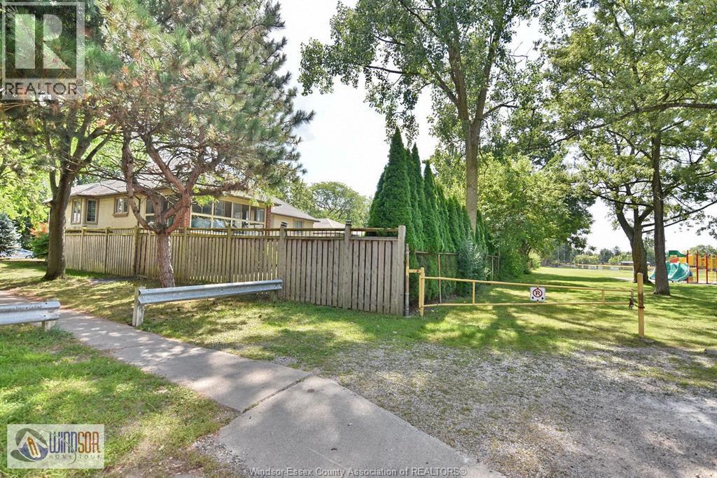 4305 Casgrain Unit# Upper, Windsor, Ontario  N9G 2A9 - Photo 7 - 26015183