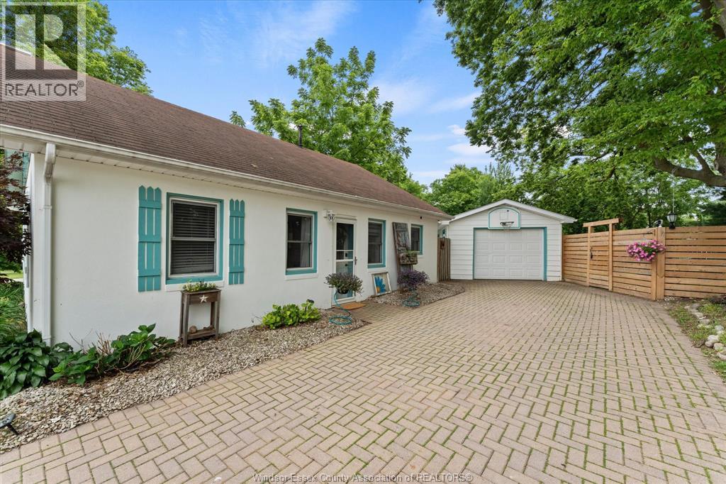 221 Centre Street East, Harrow, Ontario  N0R 1G0 - Photo 3 - 26015177