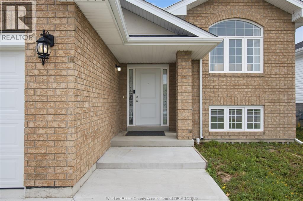 1157 Aspen Ridge Crescent, Lakeshore, Ontario  N0R 1A0 - Photo 4 - 26015226