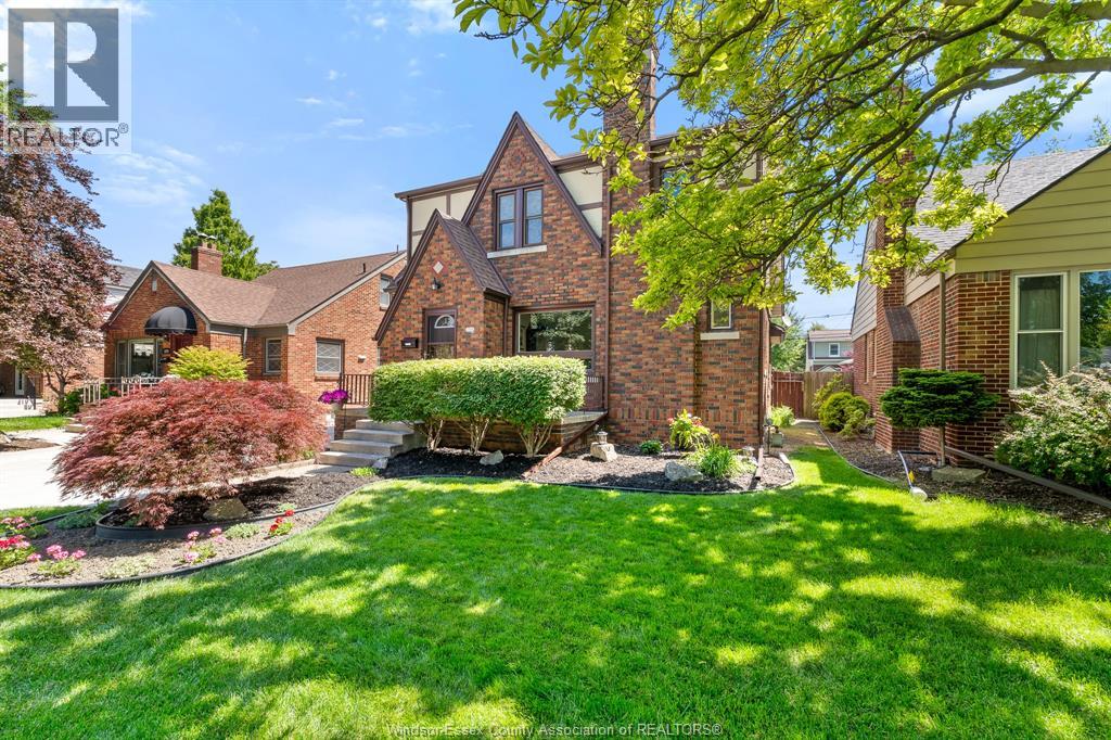 2226 Gladstone Avenue, Windsor, Ontario  N8W 2N7 - Photo 3 - 26015230
