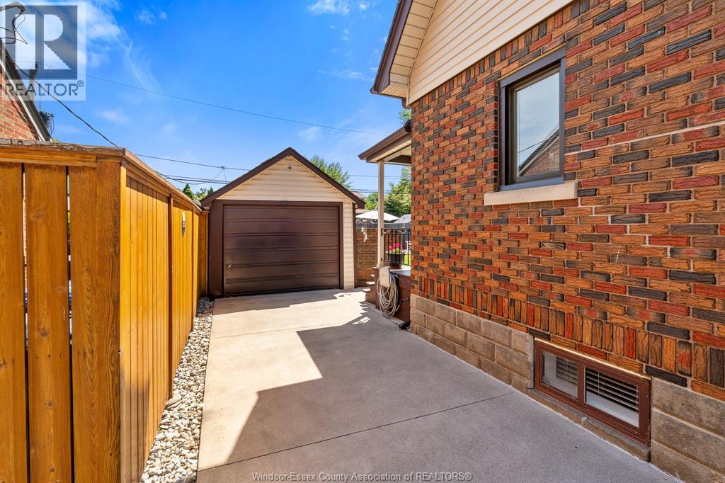 2226 Gladstone Avenue, Windsor, Ontario  N8W 2N7 - Photo 9 - 26015230