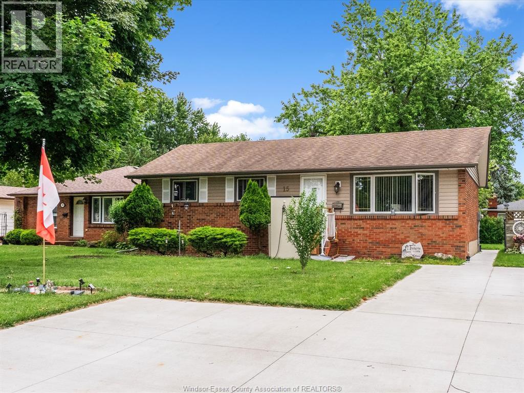 15 Riviera, Amherstburg, Ontario  N9V 3A5 - Photo 1 - 26015259