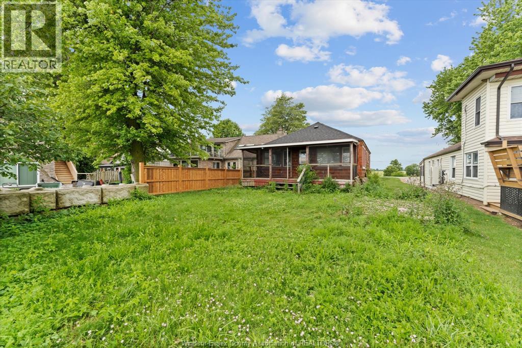 390 East Beach, Leamington, Ontario  N9H 3V7 - Photo 2 - 26015279
