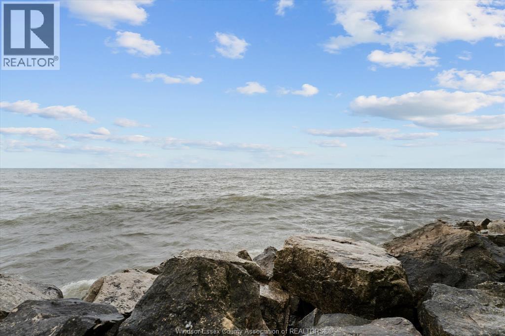 390 East Beach, Leamington, Ontario  N9H 3V7 - Photo 23 - 26015279