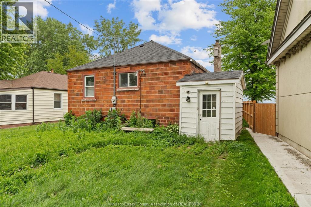 390 East Beach, Leamington, Ontario  N9H 3V7 - Photo 3 - 26015279