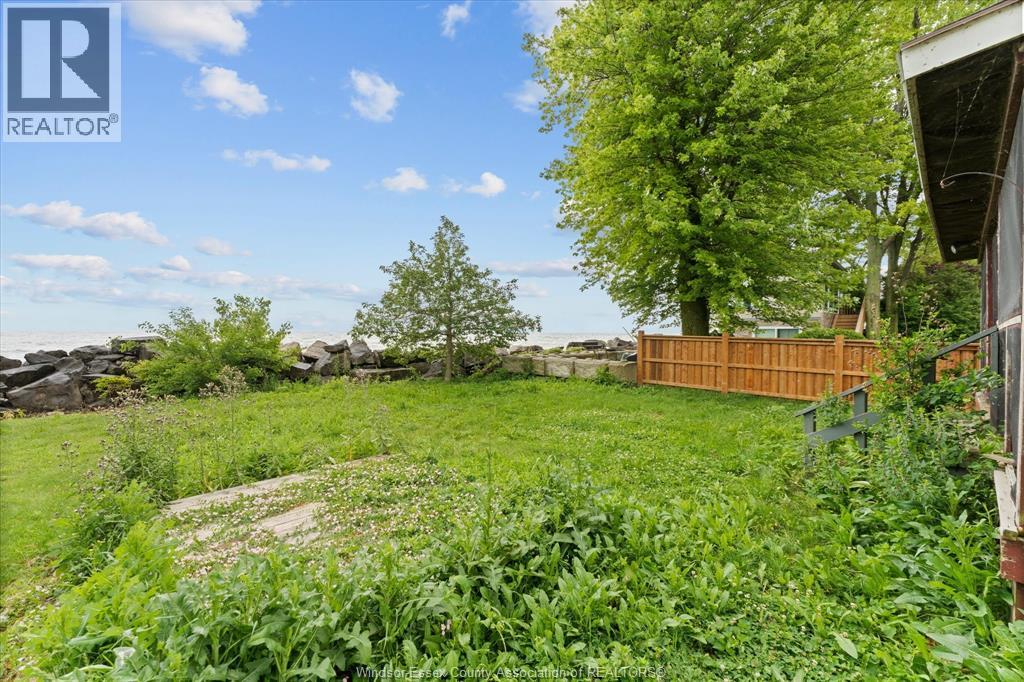 390 East Beach, Leamington, Ontario  N9H 3V7 - Photo 5 - 26015279