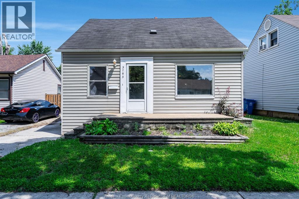3793 Vaughan, Windsor, Ontario  N9C 1Z6 - Photo 1 - 26015274
