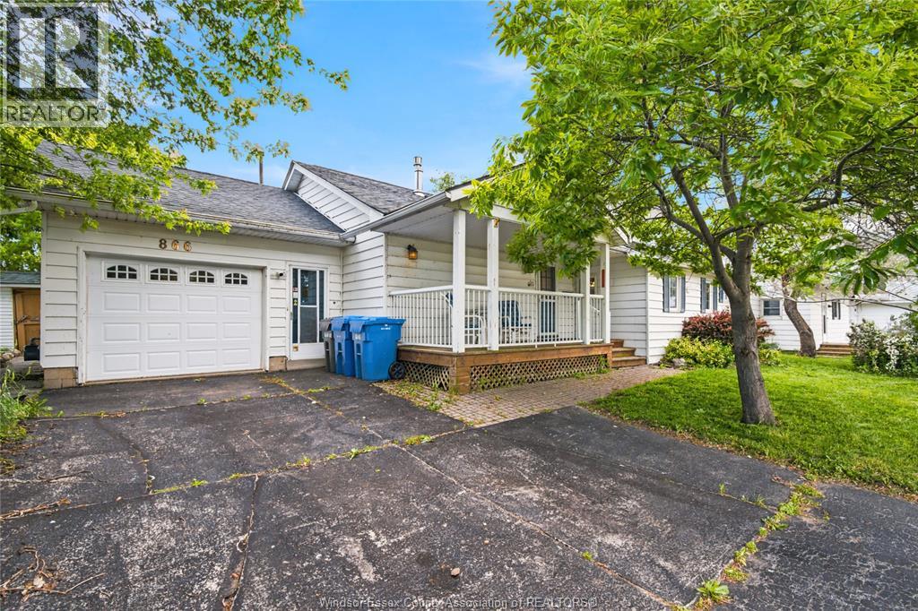866 Point Pelee Drive, Leamington, Ontario  N8H 3V4 - Photo 2 - 26015344