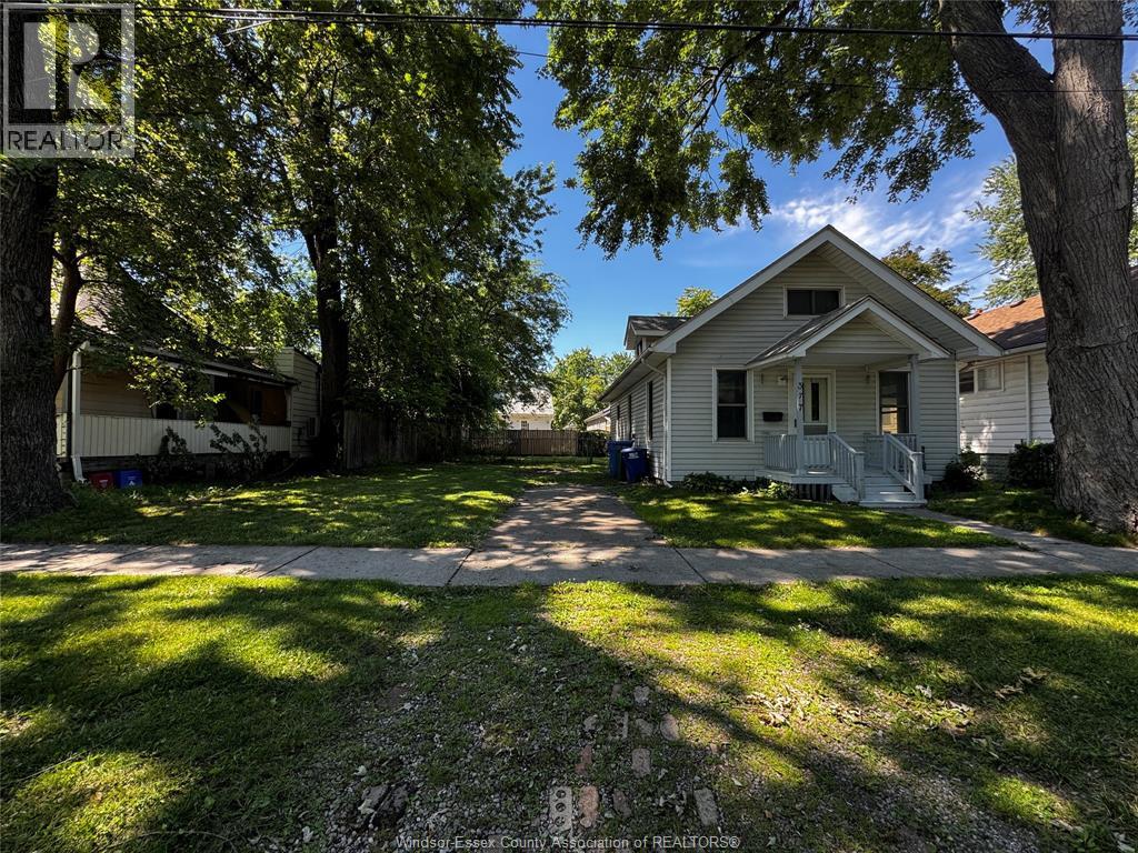 377 Chappell, Windsor, Ontario  N9C 3C6 - Photo 3 - 26015350