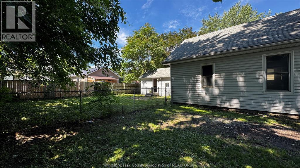 377 Chappell, Windsor, Ontario  N9C 3C6 - Photo 4 - 26015350