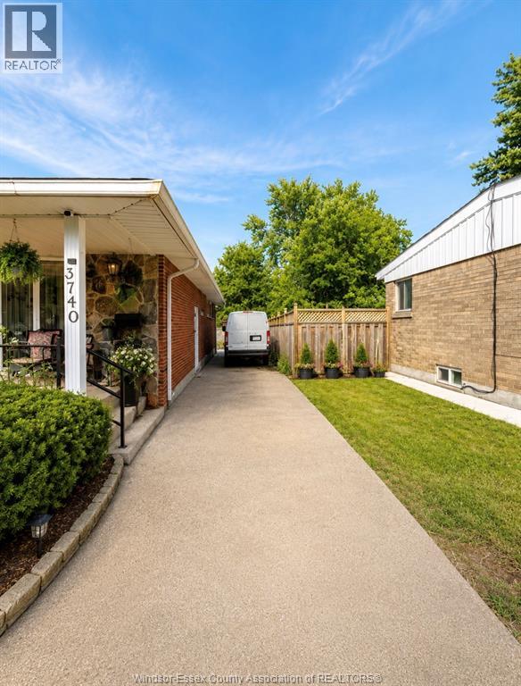 3740 Dominion, Windsor, Ontario  N9E 2P3 - Photo 3 - 26015385