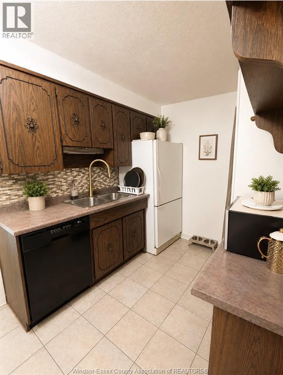 3740 Dominion, Windsor, Ontario  N9E 2P3 - Photo 8 - 26015385