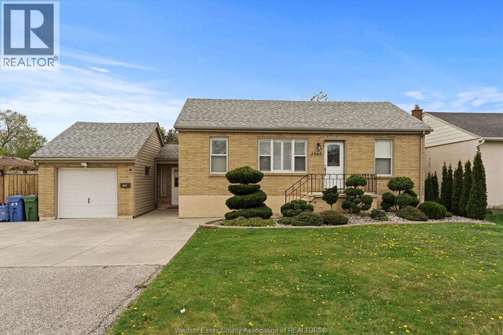2563 Meldrum, Windsor, Ontario  N8W 4E9 - Photo 1 - 26015441