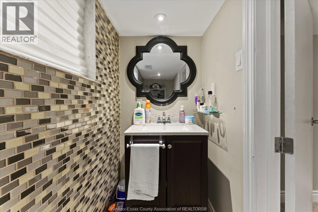2563 Meldrum, Windsor, Ontario  N8W 4E9 - Photo 21 - 26015441