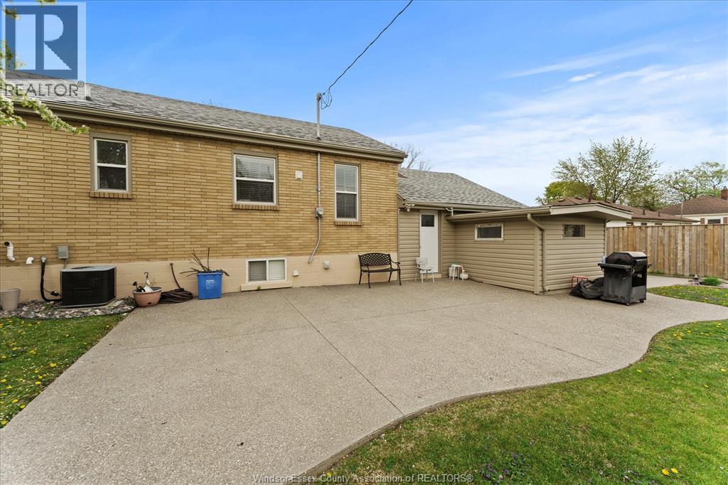 2563 Meldrum, Windsor, Ontario  N8W 4E9 - Photo 28 - 26015441