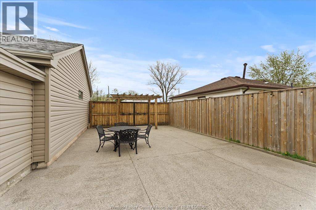 2563 Meldrum, Windsor, Ontario  N8W 4E9 - Photo 29 - 26015441