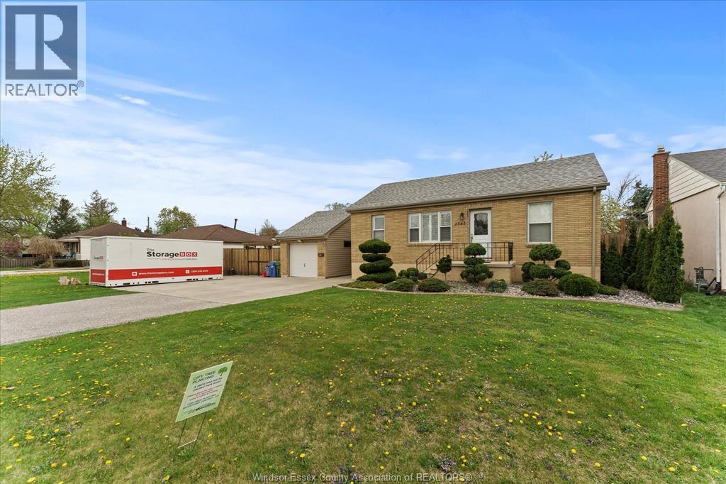 2563 Meldrum, Windsor, Ontario  N8W 4E9 - Photo 3 - 26015441