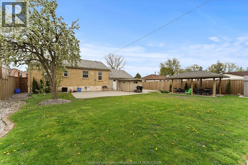 2563 Meldrum, Windsor, Ontario  N8W 4E9 - Photo 35 - 26015441