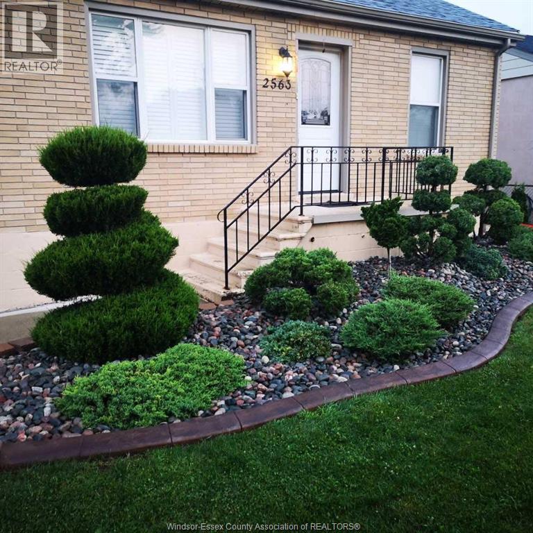 2563 Meldrum, Windsor, Ontario  N8W 4E9 - Photo 36 - 26015441