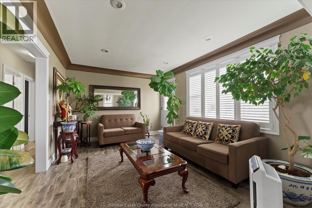 2563 Meldrum, Windsor, Ontario  N8W 4E9 - Photo 6 - 26015441