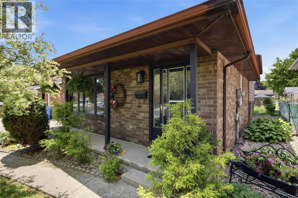 1705 Southdale, Windsor, Ontario  N8W 4W8 - Photo 1 - 26015014