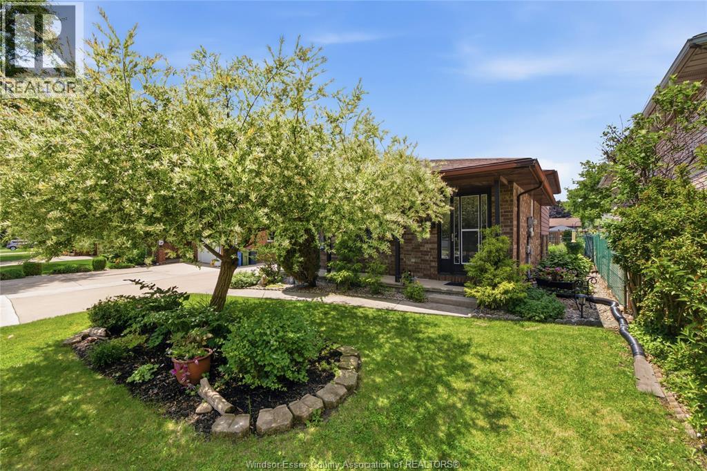 1705 Southdale, Windsor, Ontario  N8W 4W8 - Photo 3 - 26015014