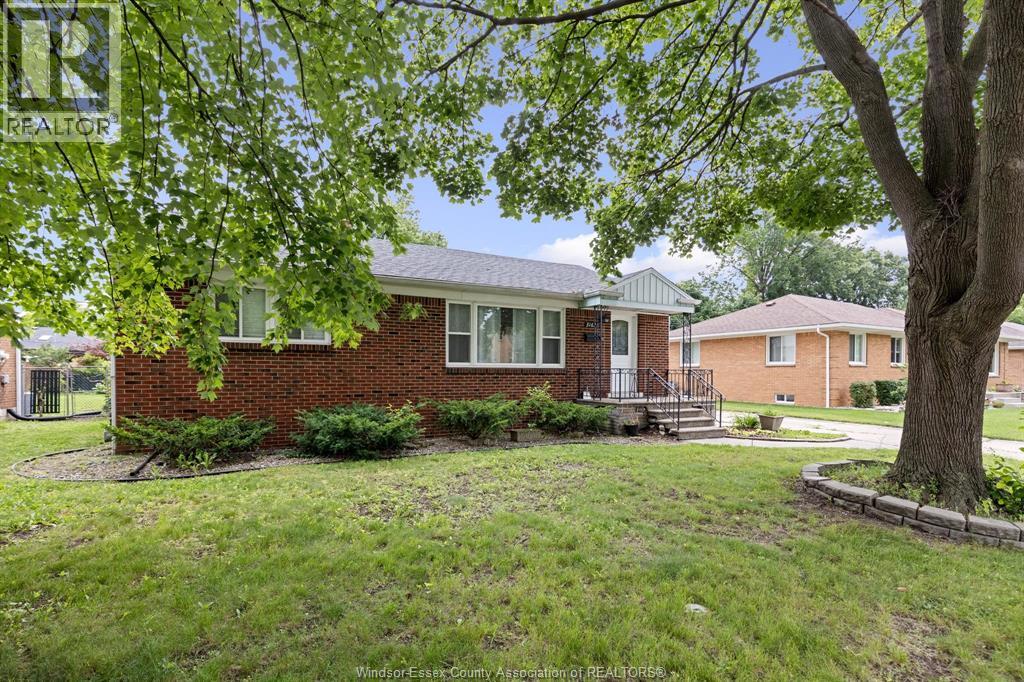 3162 Avondale, Windsor, Ontario  N9E 1X3 - Photo 3 - 26015476