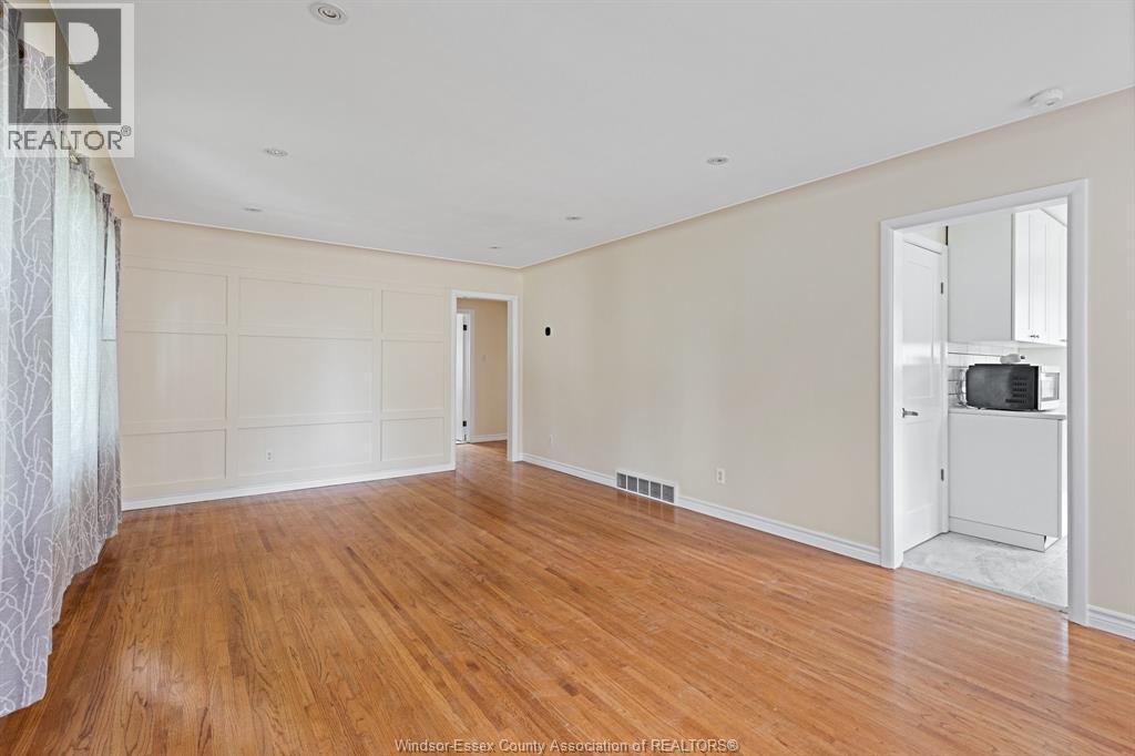3162 Avondale, Windsor, Ontario  N9E 1X3 - Photo 4 - 26015476
