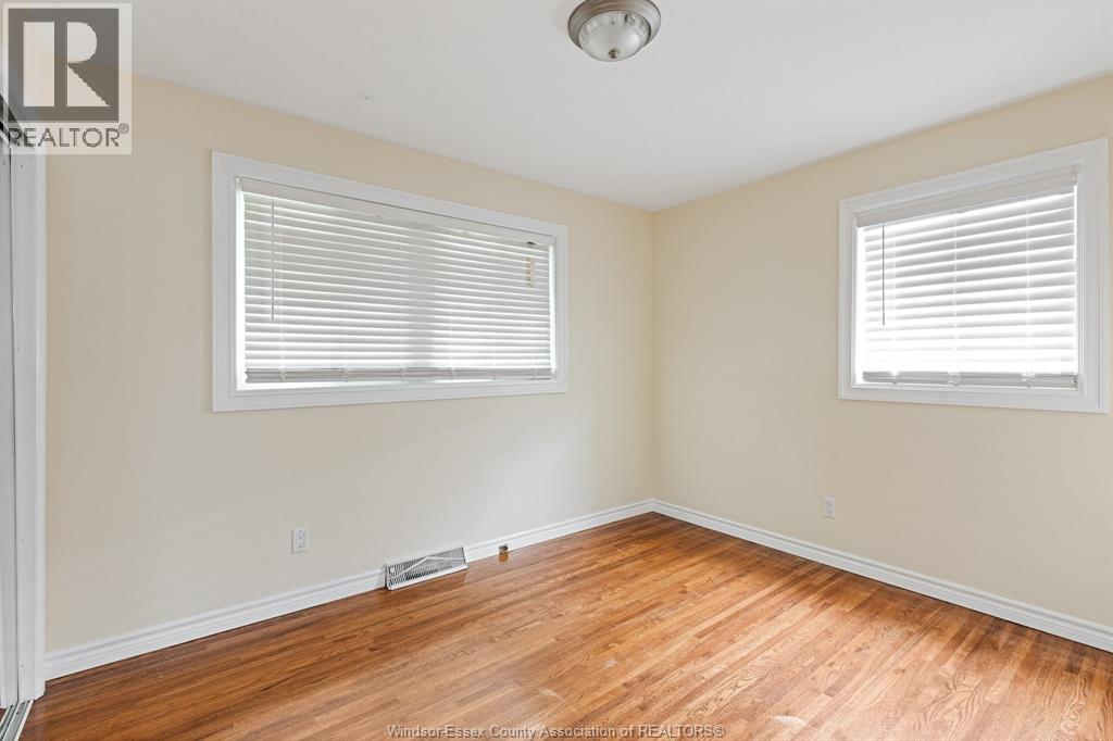 3162 Avondale, Windsor, Ontario  N9E 1X3 - Photo 8 - 26015476