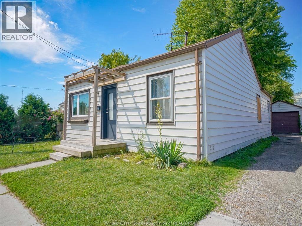 16 Mcnaughton Avenue, Wallaceburg, Ontario  N8A 1R8 - Photo 2 - 26015494