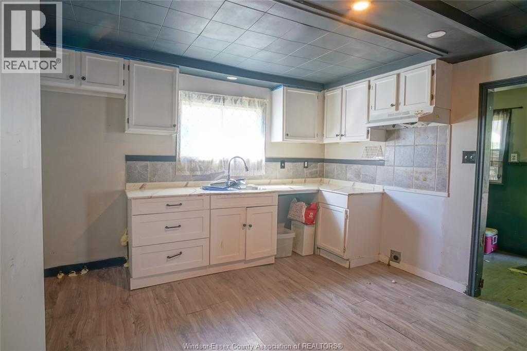 16 Mcnaughton Avenue, Wallaceburg, Ontario  N8A 1R8 - Photo 6 - 26015494