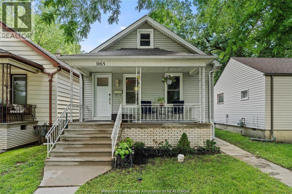 965 Bridge, Windsor, Ontario  N9B 2M9 - Photo 1 - 26015542