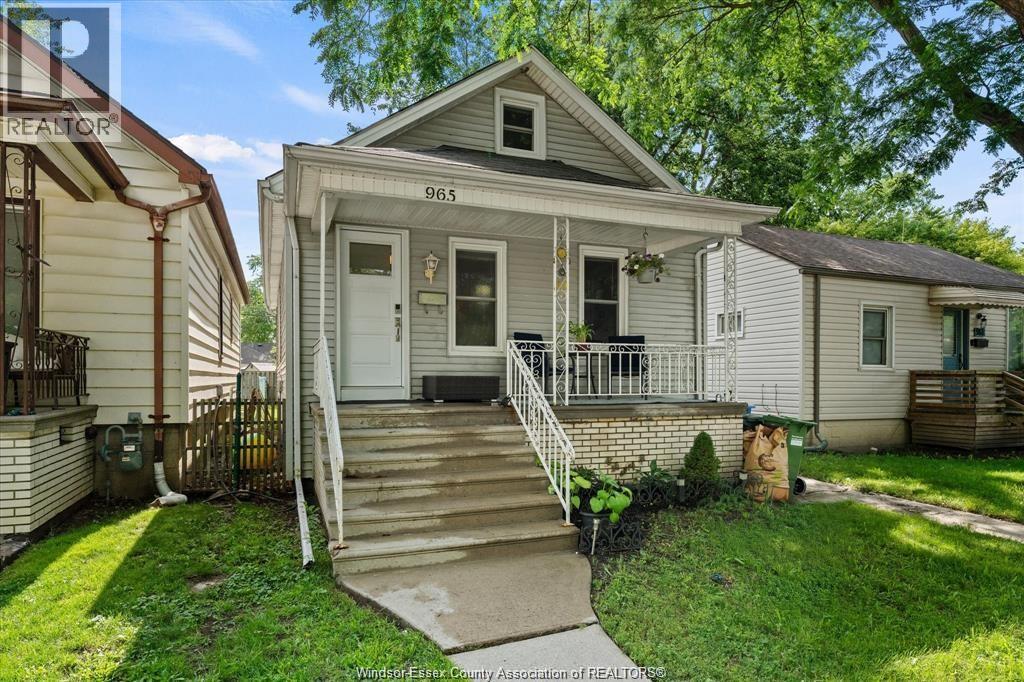 965 Bridge, Windsor, Ontario  N9B 2M9 - Photo 2 - 26015542