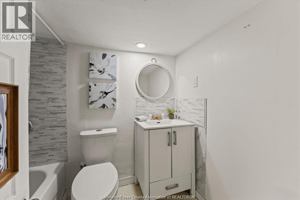 965 Bridge, Windsor, Ontario  N9B 2M9 - Photo 27 - 26015542