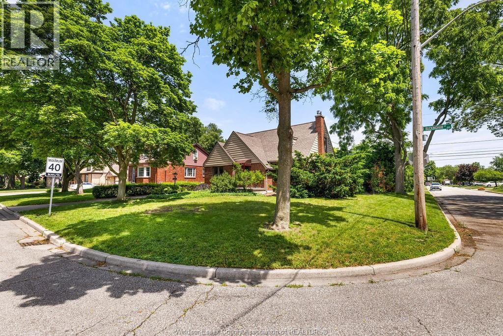 2594 Buckingham, Windsor, Ontario  N8T 2B6 - Photo 2 - 26015576