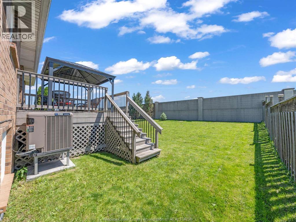 1541 Heatherglen Drive, Tecumseh, Ontario  N8N 5B3 - Photo 2 - 26015583