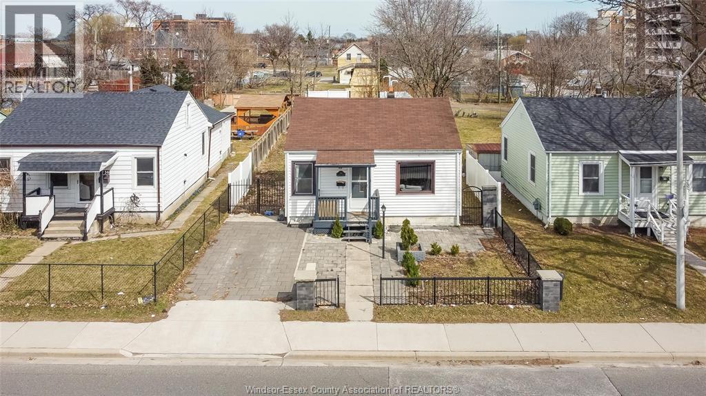 744 Mcdougall Street, Windsor, Ontario  N9A 1L8 - Photo 1 - 26015611