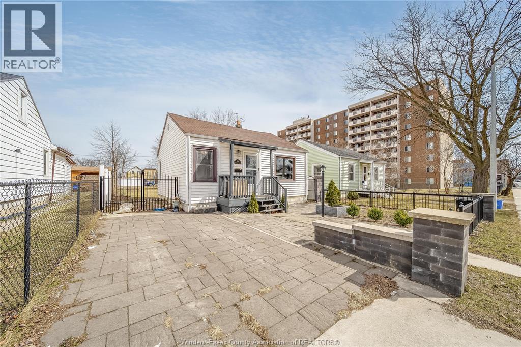 744 Mcdougall Street, Windsor, Ontario  N9A 1L8 - Photo 2 - 26015611