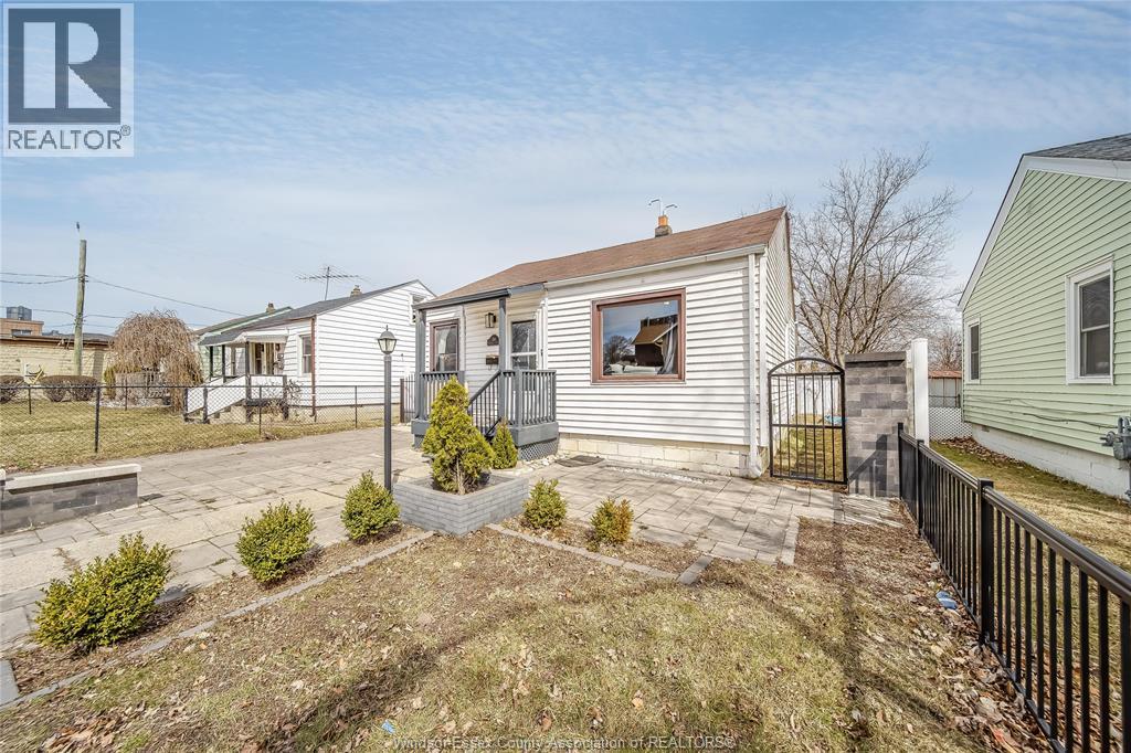 744 Mcdougall Street, Windsor, Ontario  N9A 1L8 - Photo 3 - 26015611