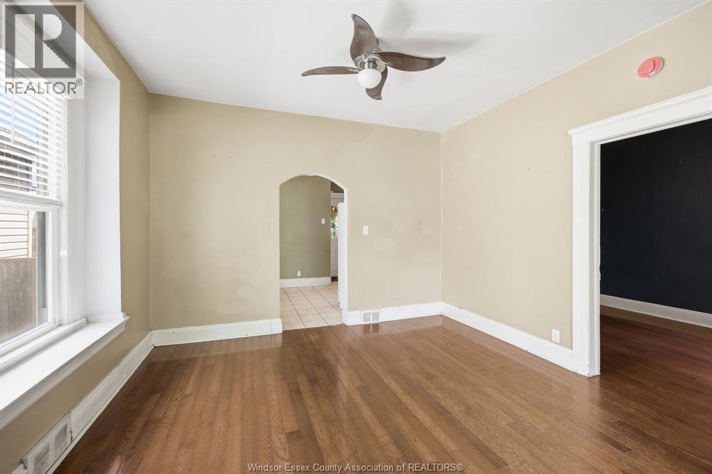 924 Marentette Avenue, Windsor, Ontario  N9A 2A3 - Photo 11 - 26015618