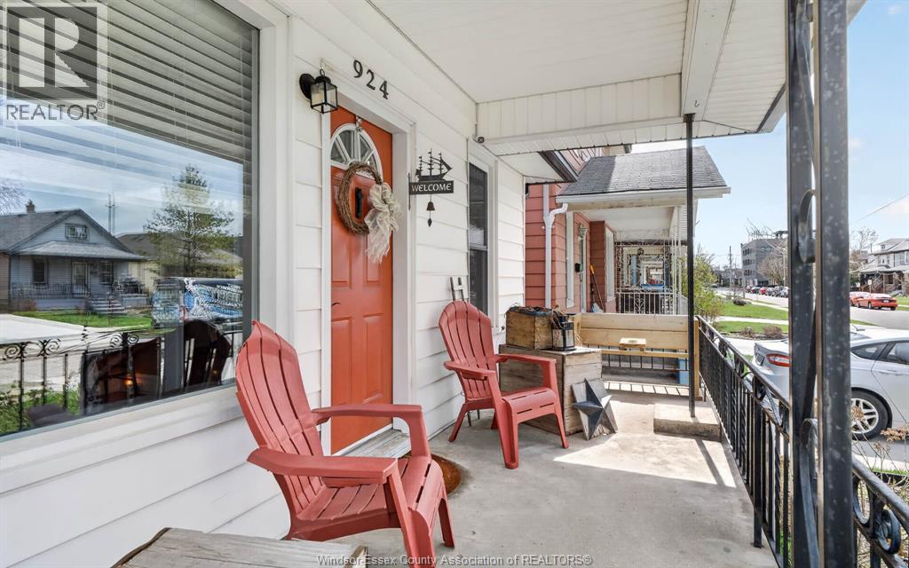 924 Marentette Avenue, Windsor, Ontario  N9A 2A3 - Photo 2 - 26015618