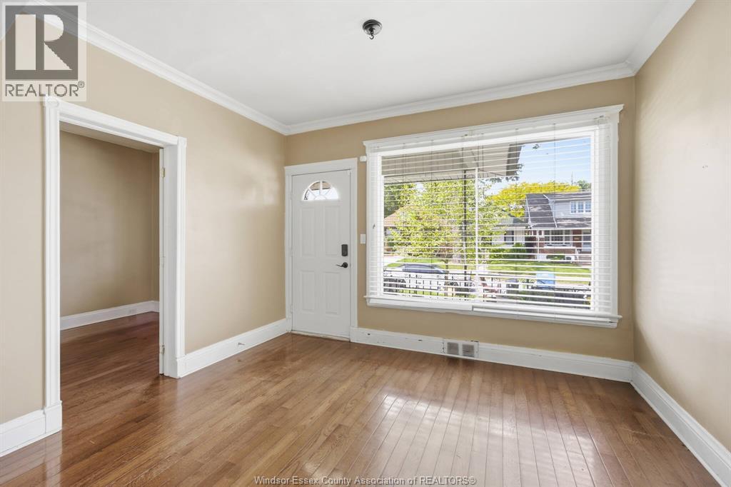 924 Marentette Avenue, Windsor, Ontario  N9A 2A3 - Photo 3 - 26015618