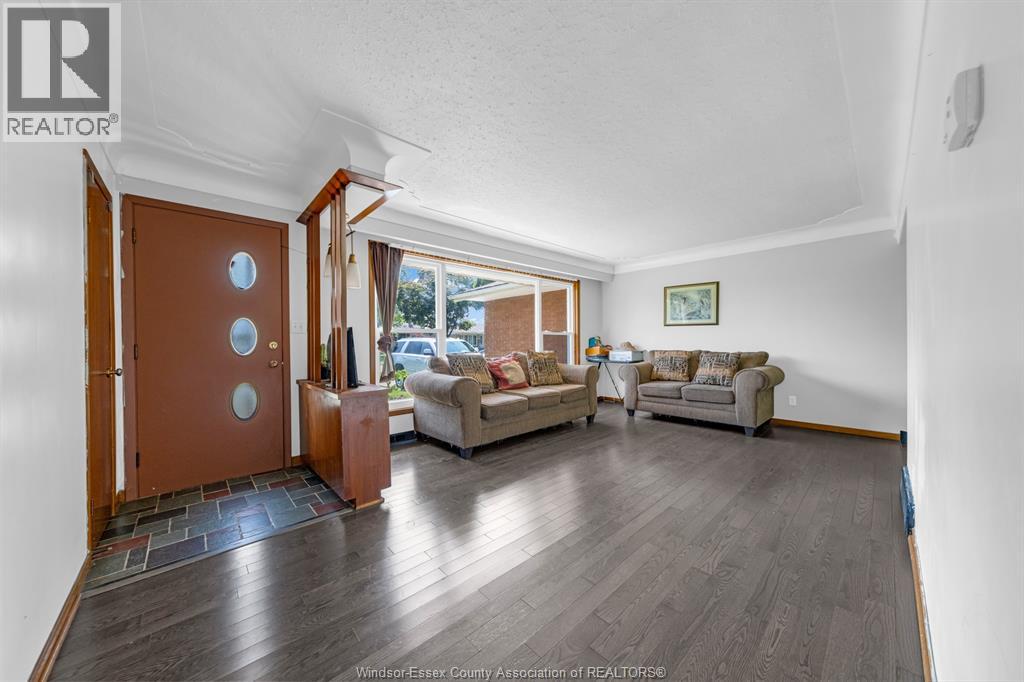 71 Danforth Avenue, Leamington, Ontario  N8H 2P8 - Photo 2 - 26015571